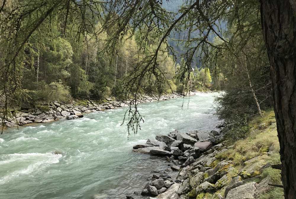 Entlang der Ötztaler Ache wandern wir in Richtung Teufelskanzel