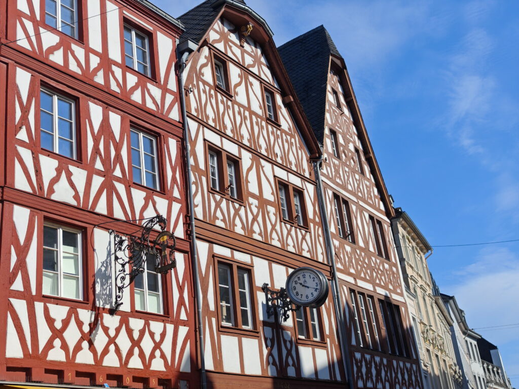 Altstadt Trier mit Kindern entdecken: Historisches Fachwerk prägt die Häuser