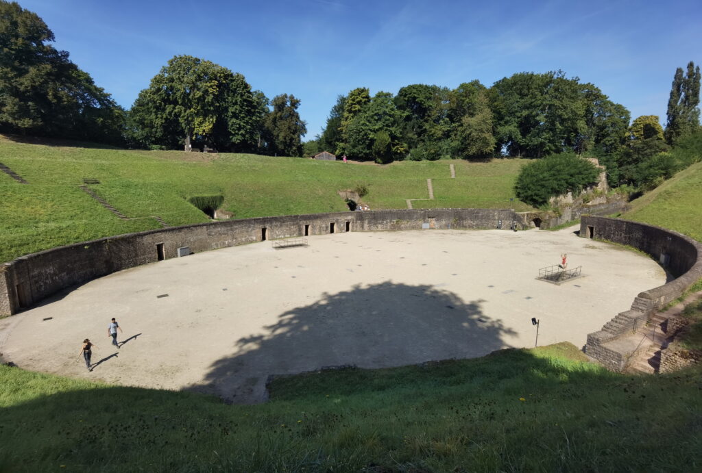 Das Amphitheater - Sightseeing in Trier mit Kindern, du kannst auch in den Keller hinunter!