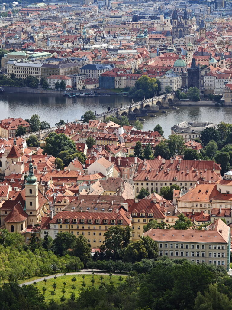 Von diesem Turm in Prag hast du den besten Blick auf die Stadt