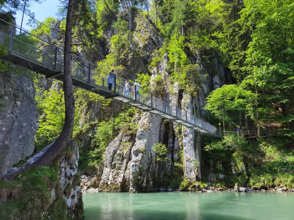 Highlight: Durch die Entenlochklamm am Chiemsee wandern mit Kindern