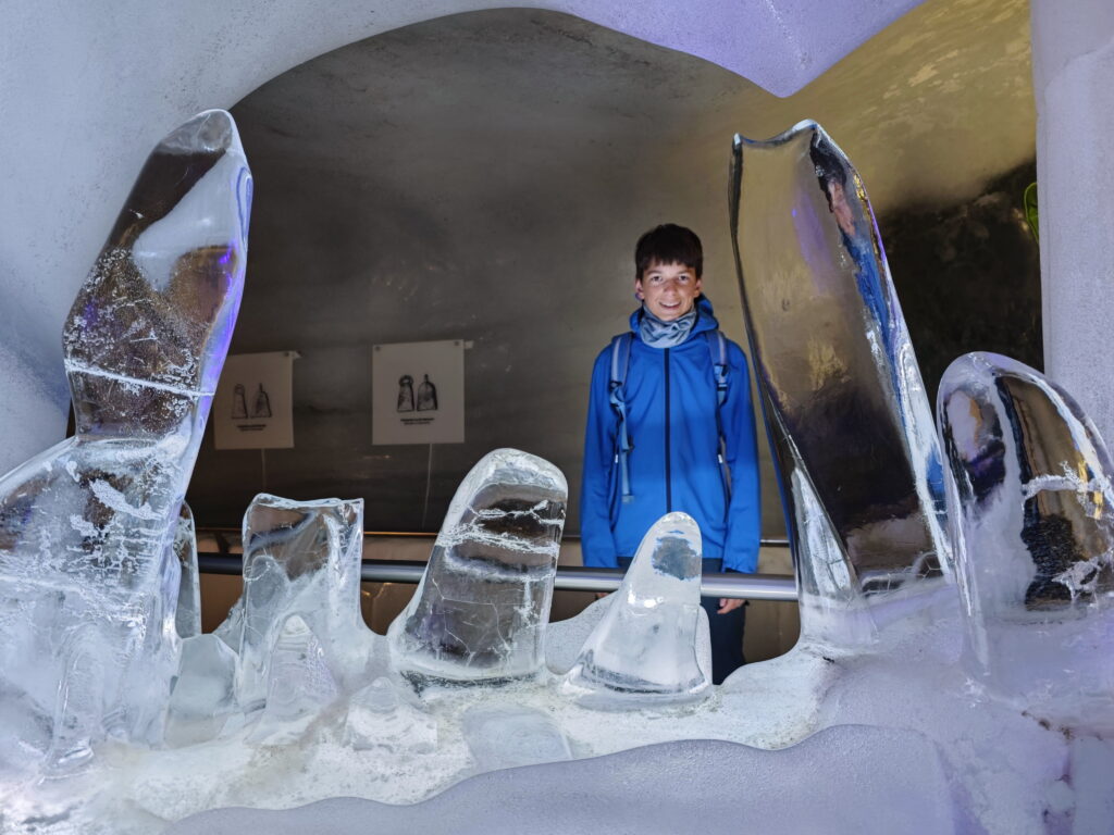 Spektakuläre Ausflugsziele mit Kindern - der Eispalast im Dachsteingletscher