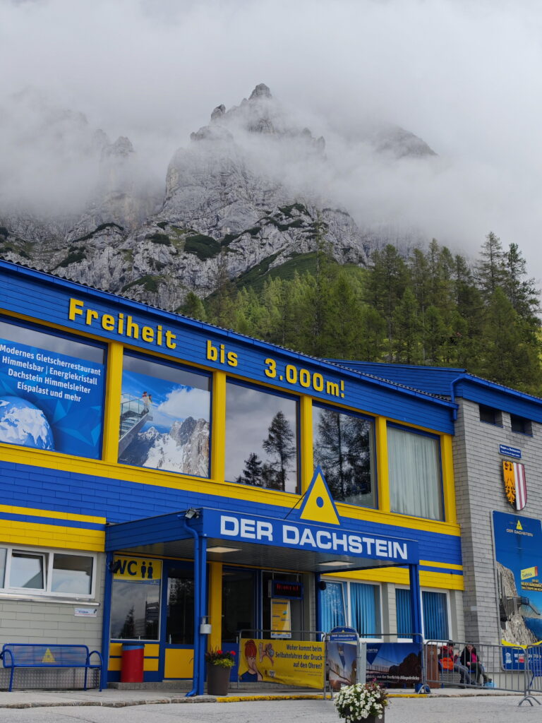 Die Talstation der Dachstein Gondelbahn - von hier geht´s mit der Gondel hinauf