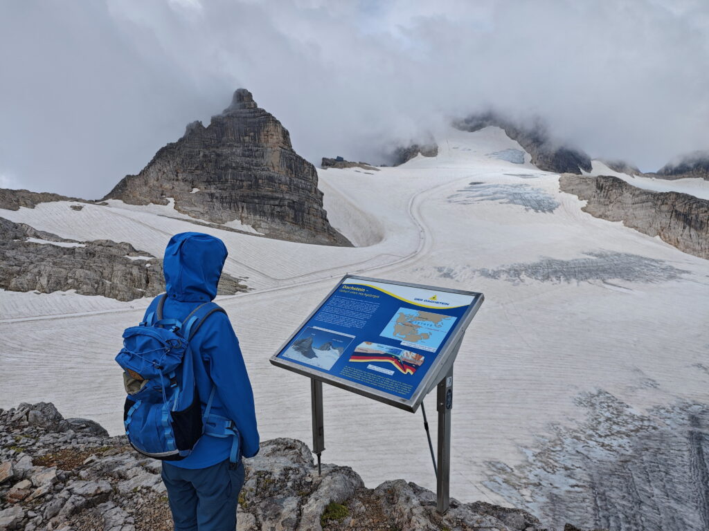 Wie ist der Dachsteingletscher entstanden? Entlang des Themenwegs bekommst du die Antwort.