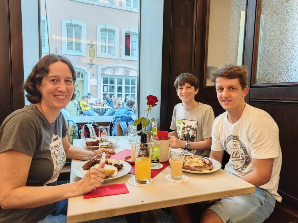 Mitten in der Altstadt Trier gut essen mit Kindern beim "Früh bis Spät"