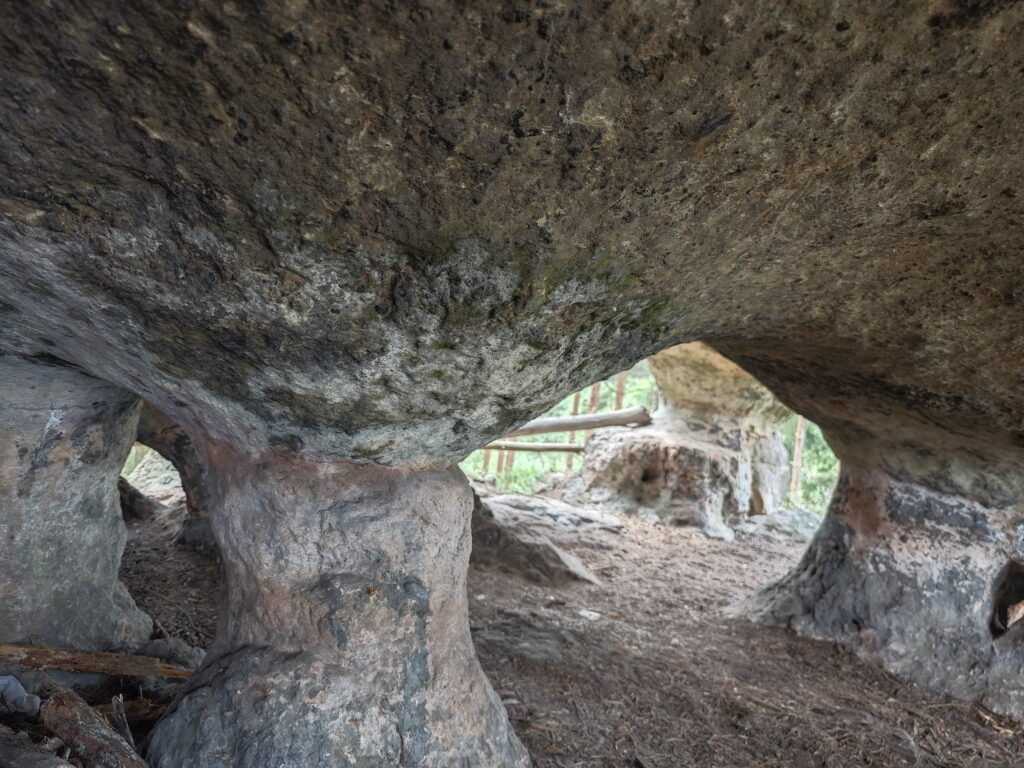 Felsenhöhle Psí Kostel in Liberec