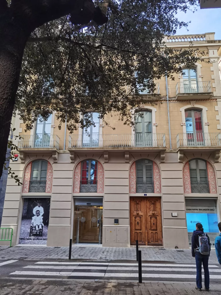 Das Dali Geburtshaus in Figueres - der Besuch im Inneren lohnt sich