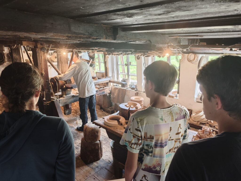 Auf den Spuren der Vergangenheit im Erzgebirge mit Kindern - die Reifendreherei