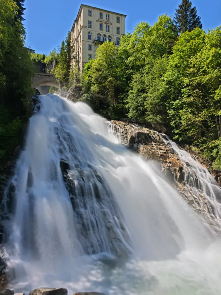Unbedingt einplanen: Die leichte Wanderung vom Hotel Sonngastein zum bekannten Gasteiner Wasserfall
