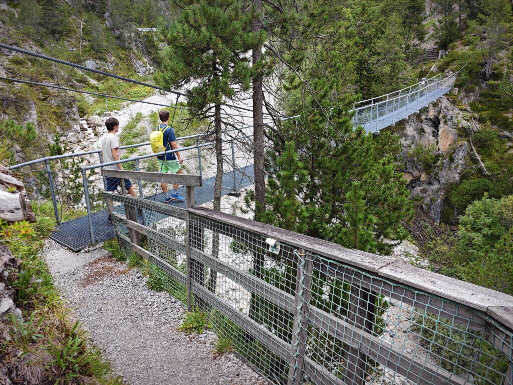 Die Hängebrücke ist das Highlight der Zimmerbergklamm