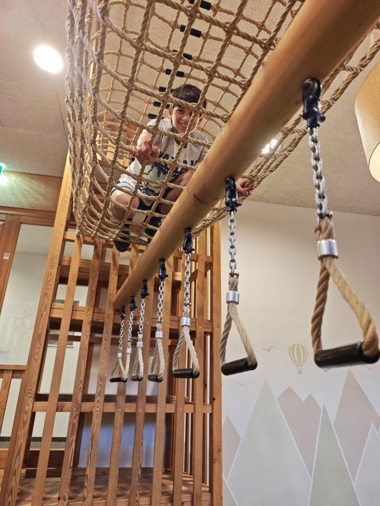 Das JUFA Hotel Malbun hat einen Indoorspielplatz