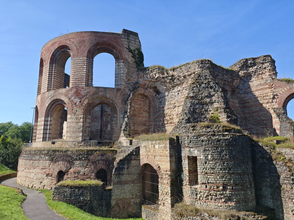 Die Kaiserthermen locken in Trier mit Kindern - auch in die Gänge, wo früher die Sklaven heizen mussten