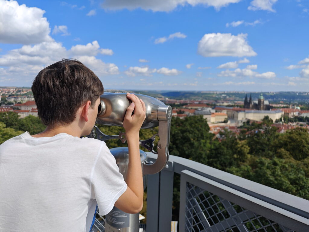 Petrin Turm Prag mit Kindern