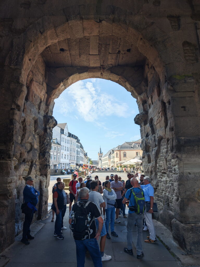 Porta Nigra mit Kindern