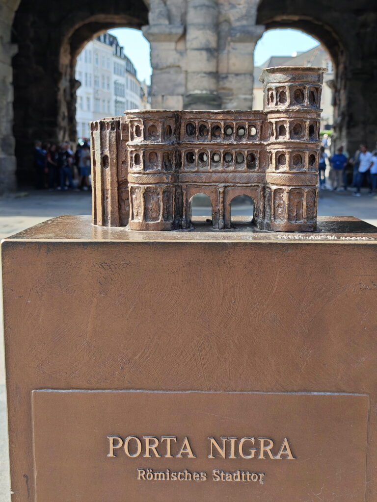 Porta Nigra mit Kindern