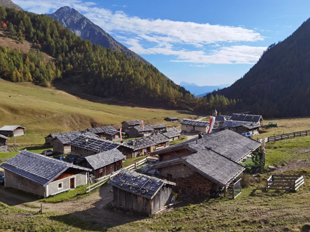 Echt urige Südtirol Sehenswürdigkeiten - die Hütten der Fane Alm