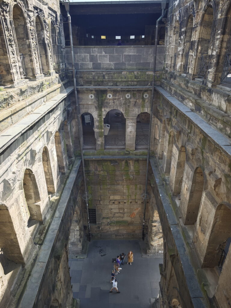 So schaut die Porta Nigra innen aus