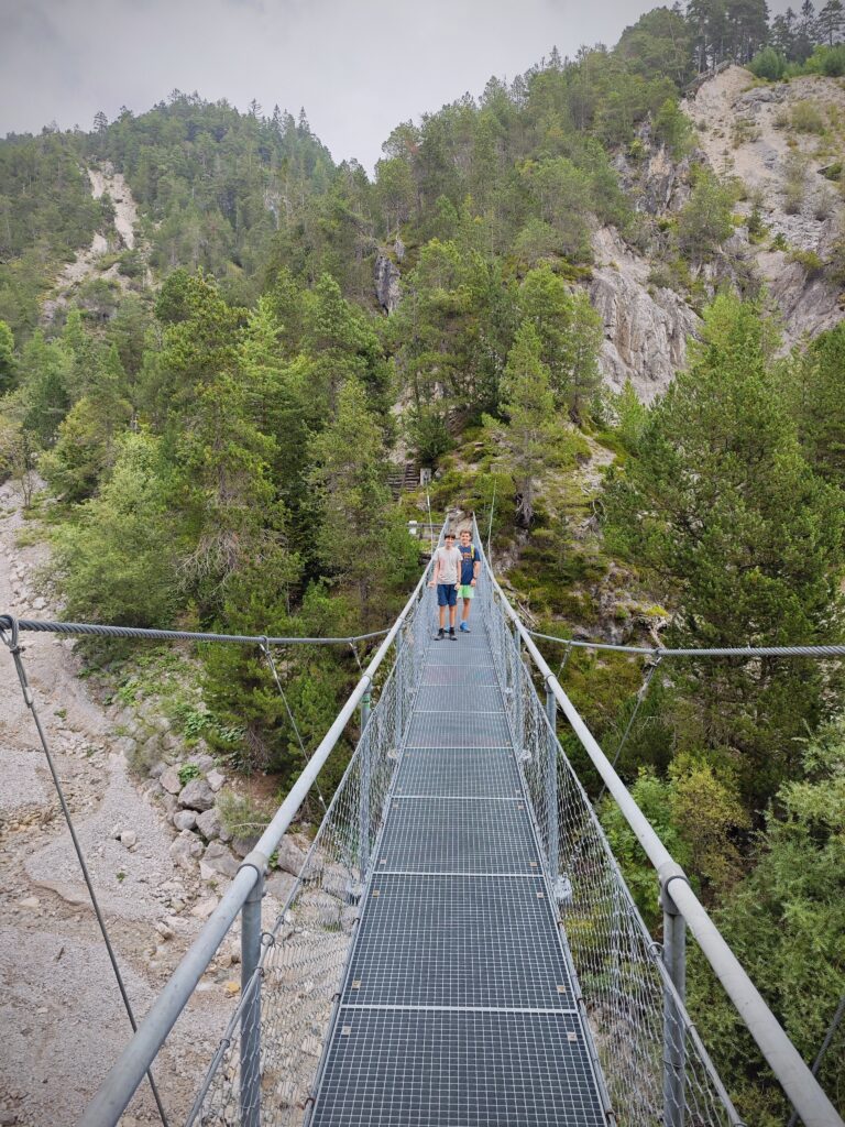 Zimmerbergklamm mit Kindern - so schön ist Wandern in Tirol!